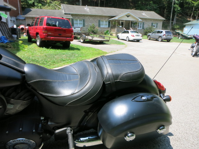 2018 Indian Motorcycle Indian® Chieftain Dark Horse® - Photo 14
